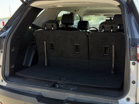 Used 2020 Chevrolet Traverse LT FWD image 28