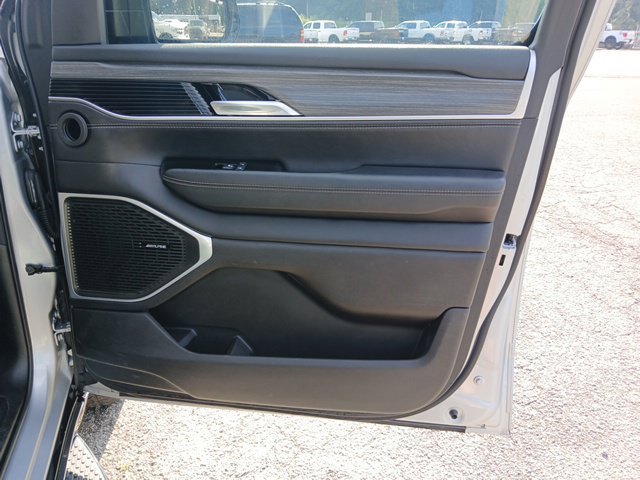 Used 2024 Jeep Wagoneer L Series II AWD/4WD image 33