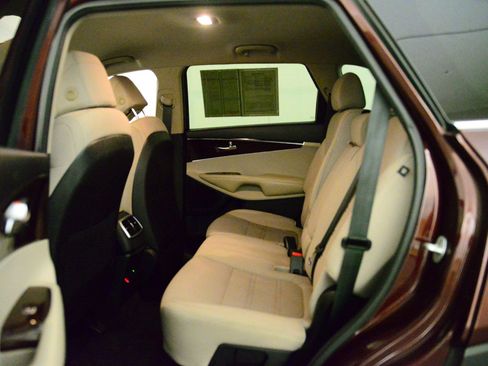 Used 2017 Kia Sorento LX image 11