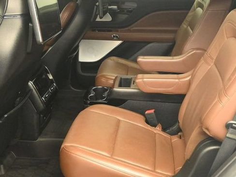 Used 2022 Lincoln Aviator Reserve w/ Equipment Group 201A AWD/4WD image 11