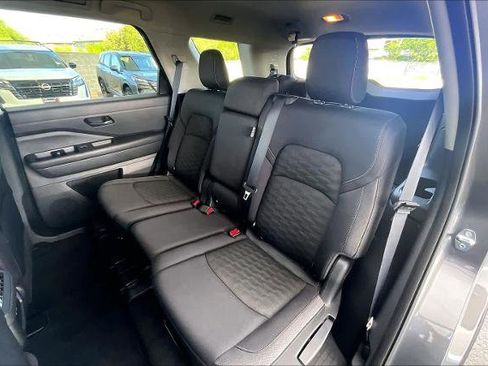 Certified 2024 Nissan Pathfinder SV w/ Black Appearance Package FWD image 19