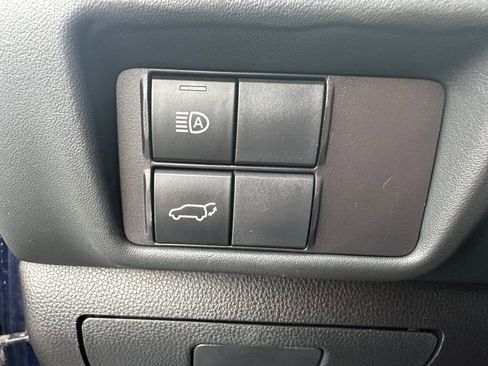 Certified 2023 Toyota Highlander XLE image 24