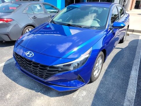 Used 2022 Hyundai Elantra SE FWD image 1