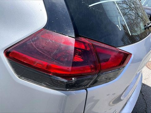 Used 2020 Nissan Rogue S FWD image 27