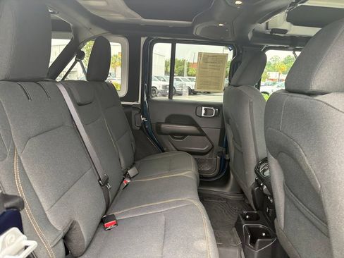 Used 2025 Jeep Wrangler Unlimited Sahara AWD/4WD image 26