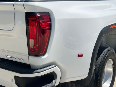 Used 2022 GMC Sierra 3500 Denali w/ Denali Ultimate Package AWD/4WD image 14