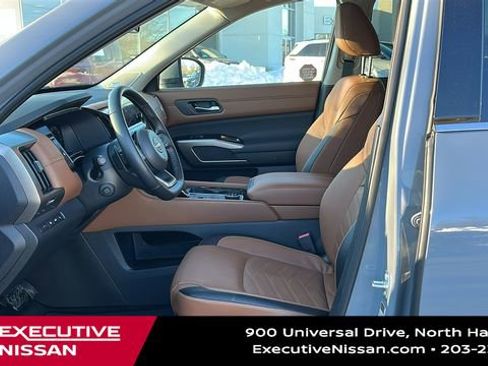Certified 2025 Nissan Pathfinder Platinum image 9