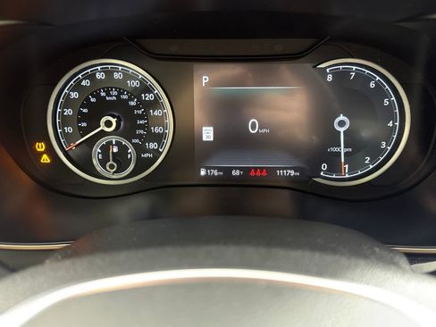 Used 2025 Genesis G70 2.5T image 16