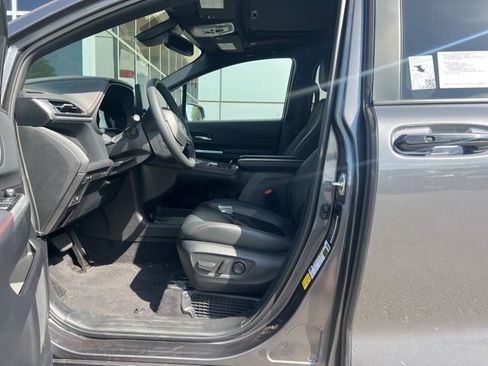Used 2025 Toyota Sienna XSE w/ XSE Plus Package image 6