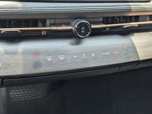 Used 2023 Nissan Ariya FWD image 28