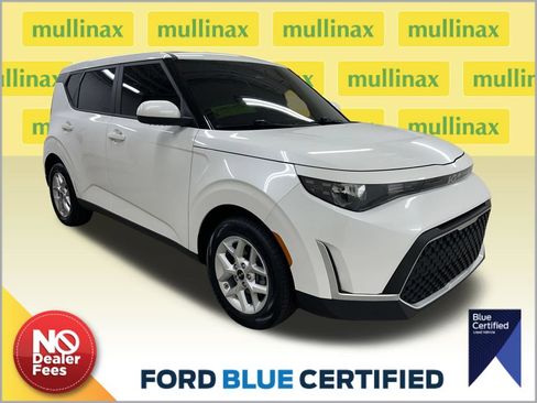 Used 2025 Kia Soul LX w/ LX Technology Package FWD image 1