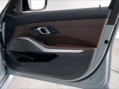 Used 2025 BMW 330i Sedan w/ M Sport Package image 23