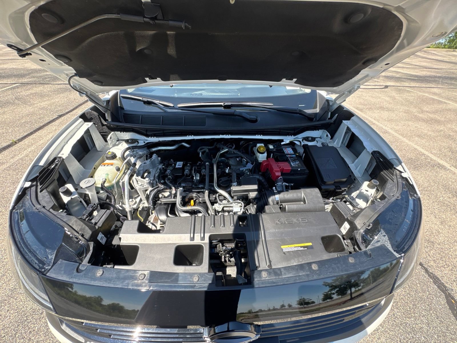 Certified 2025 Nissan Kicks SR FWD image 28