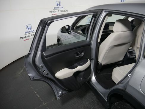 Used 2023 Honda HR-V LX image 9
