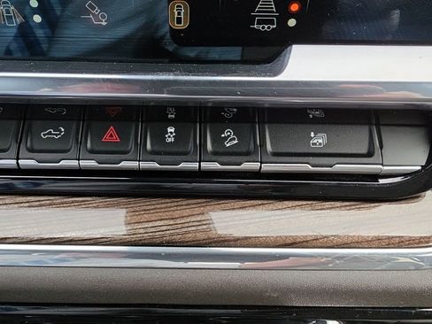 Used 2024 Chevrolet Silverado 1500 LT Trail Boss w/ Convenience Package II image 18