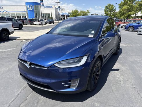 Used 2017 Tesla Model X 90D AWD/4WD image 2