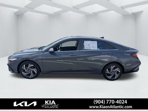 Used 2025 Hyundai Elantra Limited image 6