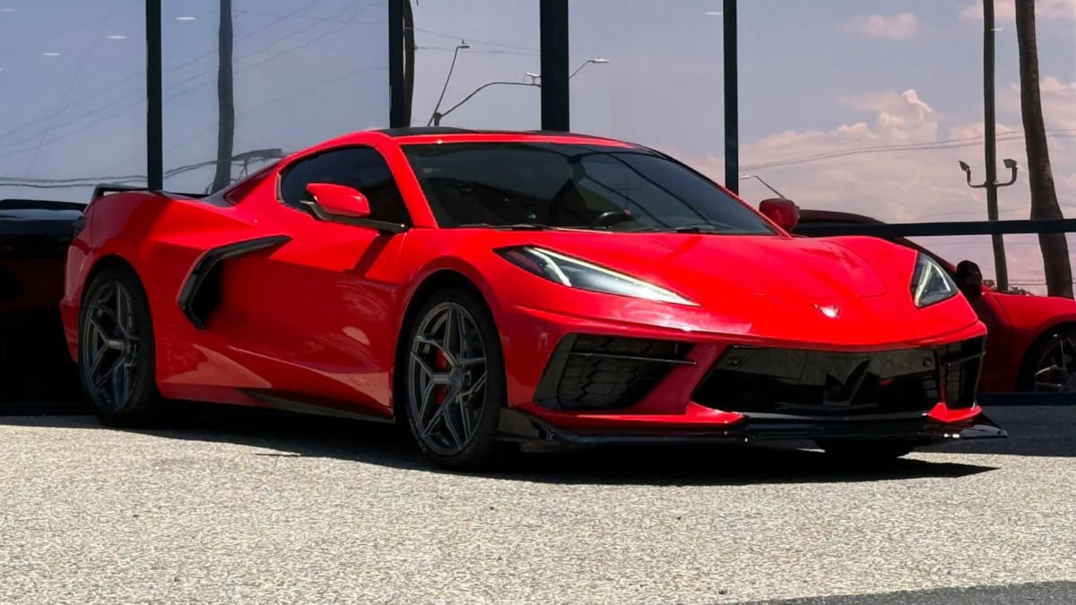 Used 2020 Chevrolet Corvette Stingray Premium Cpe w/ 3LT Preferred Equipment Group RWD image 17