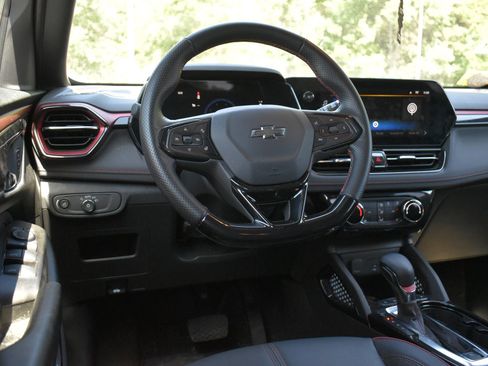 Used 2024 Chevrolet TrailBlazer RS w/ Driver Confidence Package FWD image 18