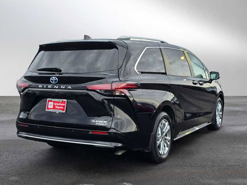 Used 2023 Toyota Sienna Platinum image 7