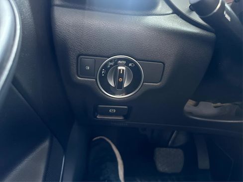 Used 2018 INFINITI QX30 Premium w/ Cargo Package image 18