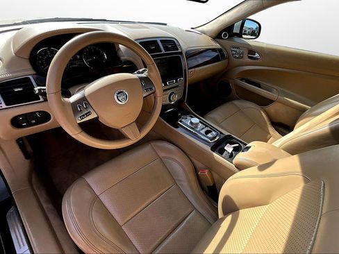 Used 2010 Jaguar XK Convertible image 13