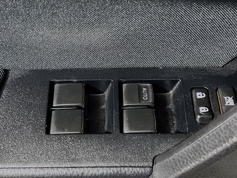 Used 2016 Toyota Corolla LE image 17