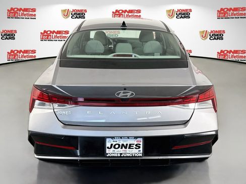 Used 2024 Hyundai Elantra SEL w/ Convenience Package FWD image 17