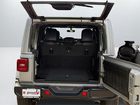 Used 2021 Jeep Wrangler Unlimited Sahara image 7