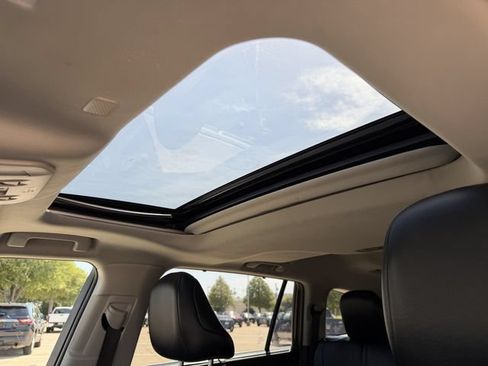 Used 2022 Toyota Highlander XLE FWD image 24