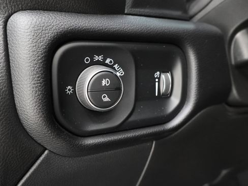 Used 2024 RAM 2500 Big Horn w/ Night Edition AWD/4WD image 40
