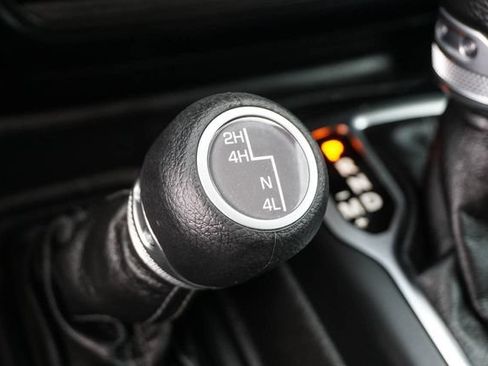 Used 2025 Jeep Gladiator Sport AWD/4WD image 16