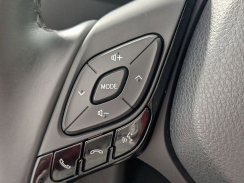 Used 2019 Toyota C-HR XLE FWD image 14