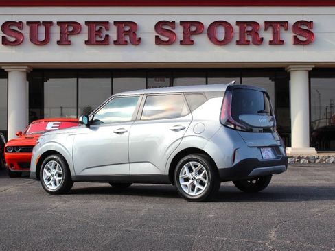 Used 2025 Kia Soul LX w/ LX Technology Package FWD image 5