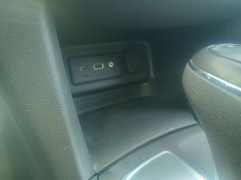 Used 2020 Chevrolet Equinox LT w/ Driver Convenience Package image 27