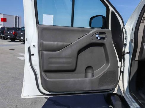 Used 2015 Nissan Frontier SV w/ SV Value Truck Package RWD image 21