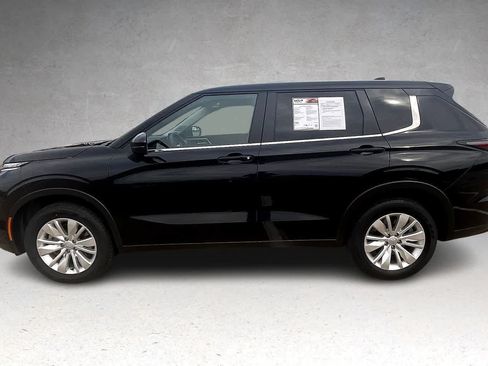Used 2025 Mitsubishi Outlander ES AWD/4WD image 3