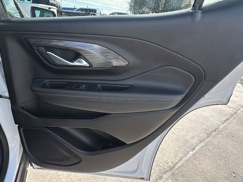 Used 2024 GMC Terrain SLT image 25