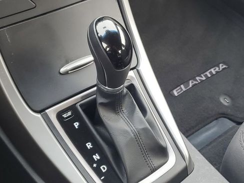 Used 2016 Hyundai Elantra SE image 29