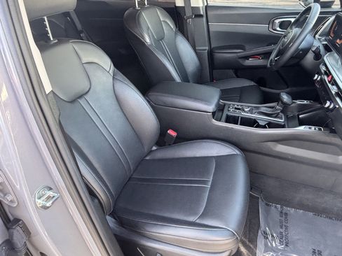 Used 2025 Kia Sorento EX AWD/4WD image 10