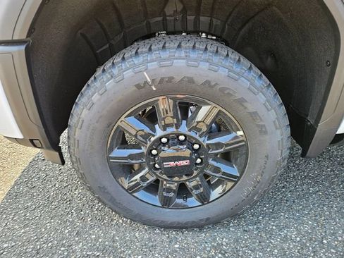 New 2026 GMC Sierra 3500 AT4 w/ AT4 Premium Plus Package AWD/4WD image 8