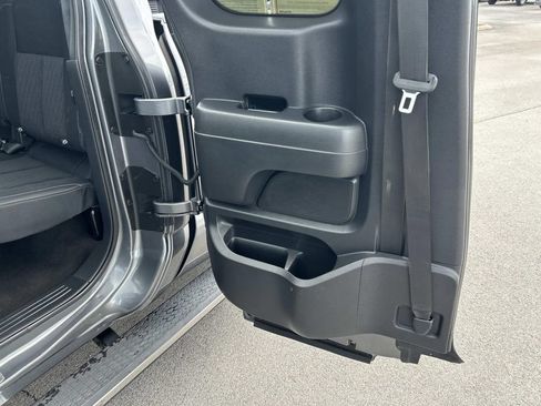 Used 2019 Nissan Titan SV w/ SV Convenience Package RWD image 26