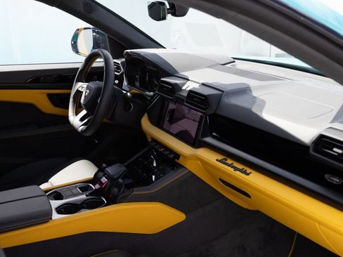 Used 2025 Lamborghini Urus SE AWD/4WD image 8
