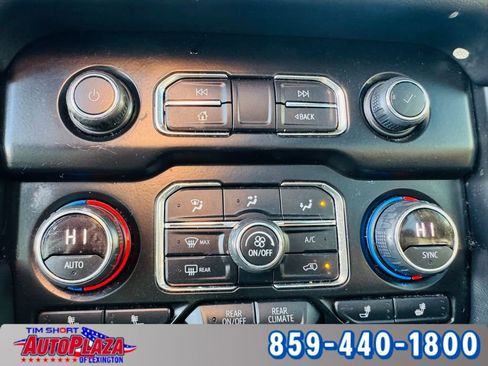 Used 2022 Chevrolet Suburban LT w/ Luxury Package image 34