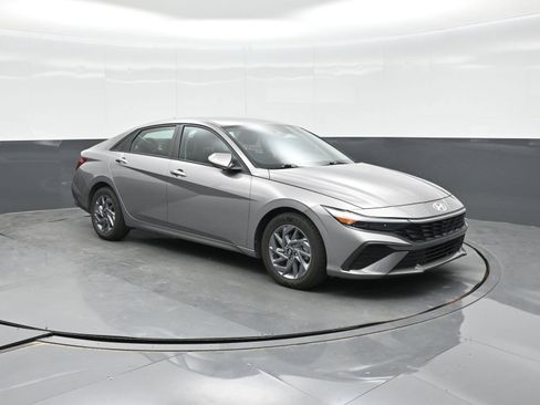 Used 2024 Hyundai Elantra SEL FWD image 10