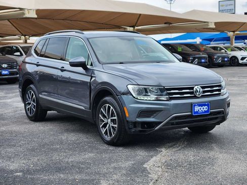 Used 2020 Volkswagen Tiguan SE w/ Panoramic Sunroof Package FWD image 3
