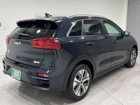 Used 2022 Kia Niro EX image 8