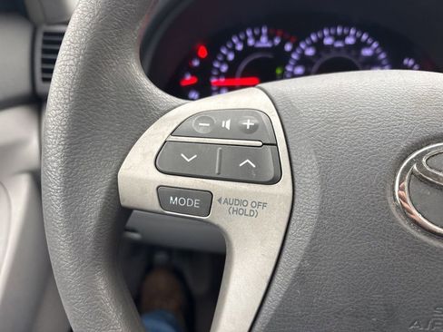 Used 2011 Toyota Camry LE image 19