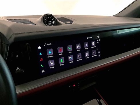 Used 2025 Porsche Cayenne S image 19