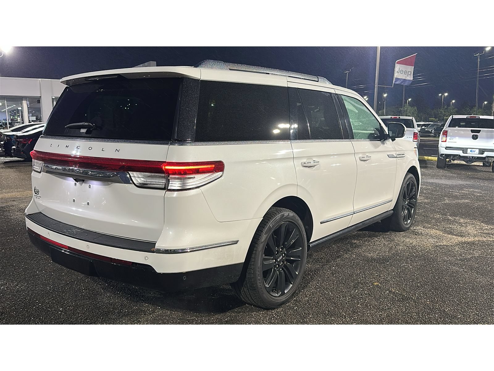 Used 2022 Lincoln Navigator Reserve AWD/4WD image 6